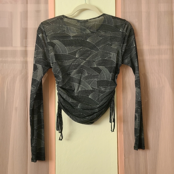 Kenneth Cole Mesh Long Sleeve - Picture 2 of 4